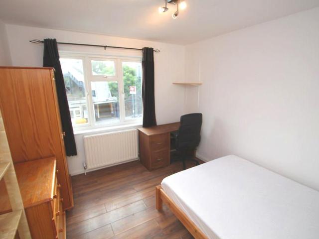 Apartment for rent in Berrylands, Greater London
