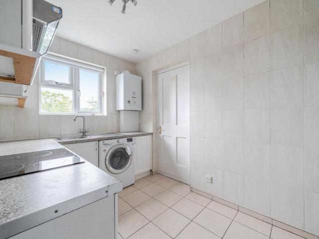 Apartment for rent in Lower Green Esher, Blackhills