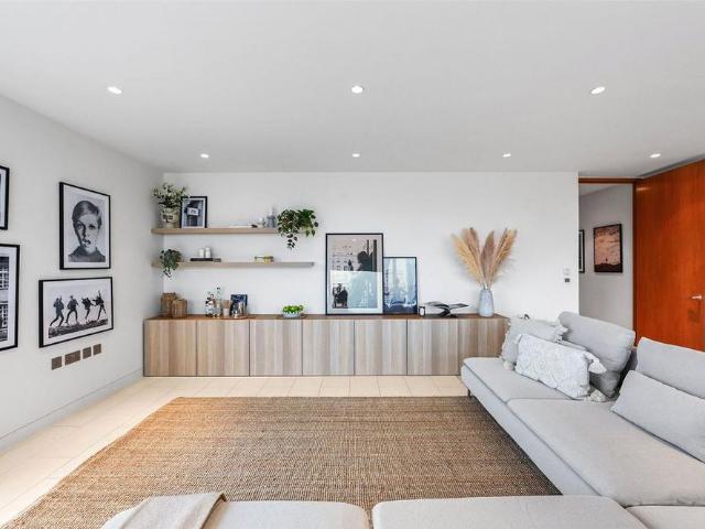 Apartment for rent in Chalk Farm, Greater London