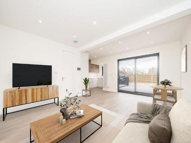 Apartment for rent in Strawberry Hill, Greater London