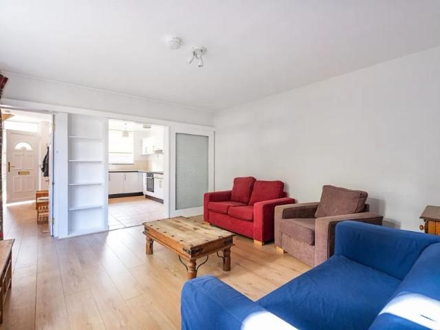 Apartment for rent in Clapham Park, Greater London