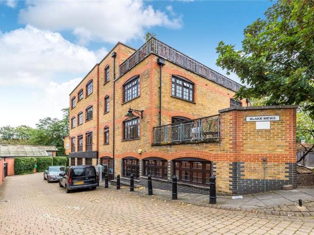 Flat for rent in Kew, Greater London