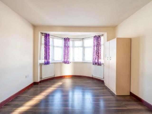 Apartment for rent in Alperton, Greater London