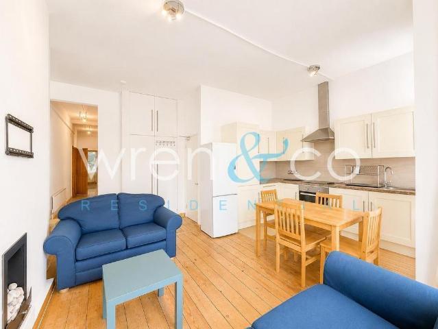 Flat for rent in Mapesbury, Greater London
