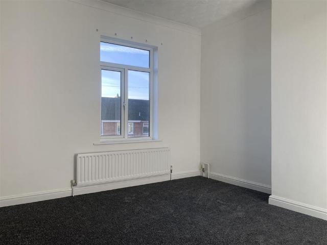 Apartment for rent in Jump, South Yorkshire