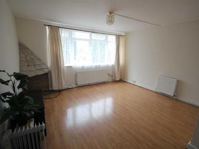Apartment for rent in Lane, Greater London