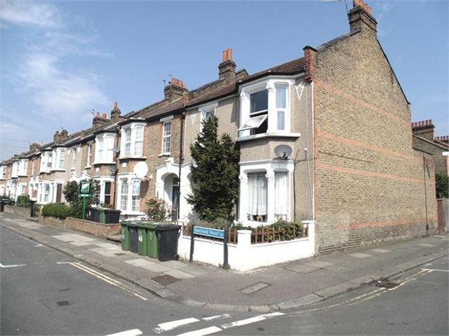 Flat for rent in London Borough of Lewisham, Greater London