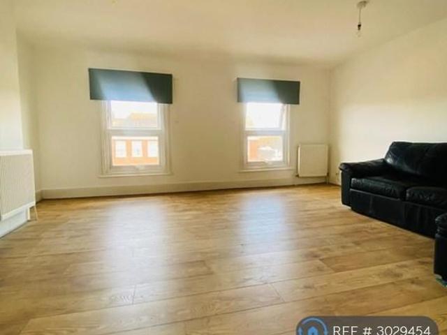 Apartment for rent in Hook, Greater London