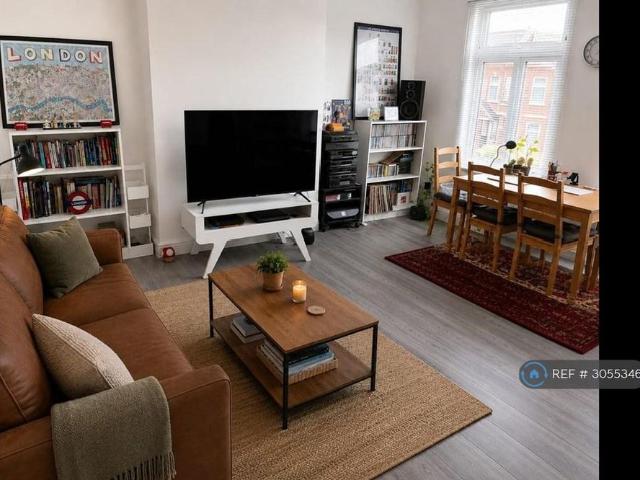 Apartment for rent in Bowes Park, Greater London