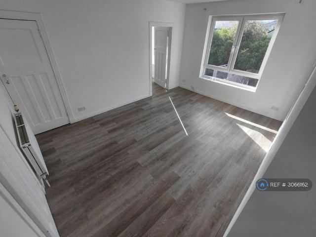 Apartment for rent in King's Park, Glasgow