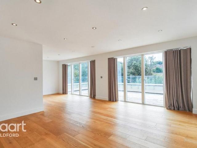 Apartment for rent in Fole, Surrey