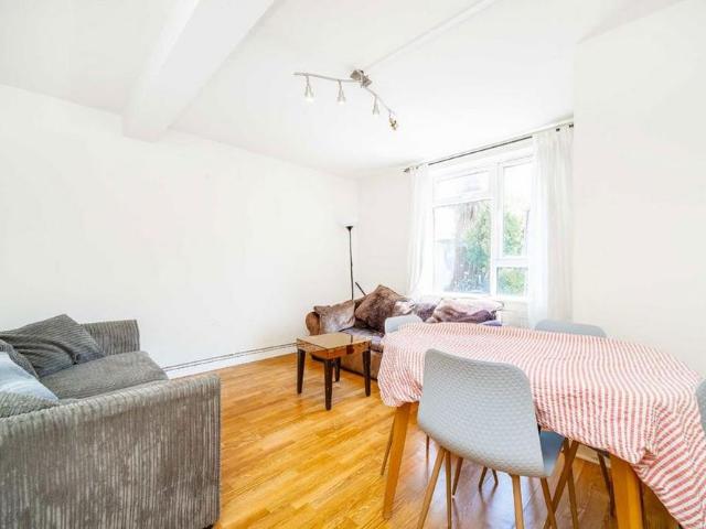 Apartment for rent in London Borough of Ealing, Park Royal