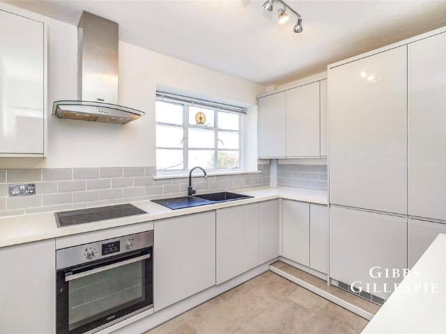 Flat for rent in Pinner, Greater London