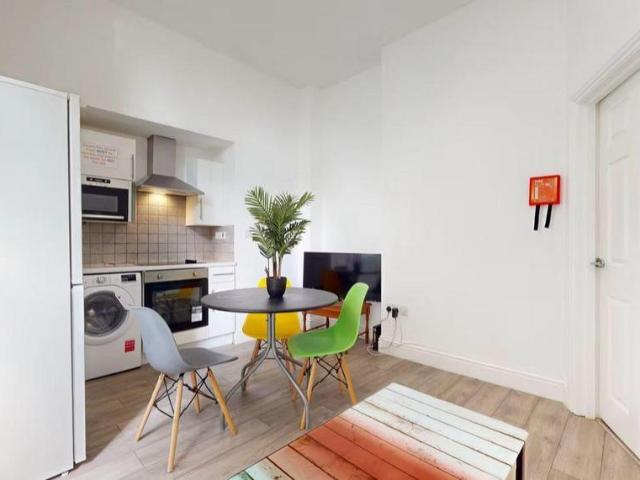 Flat for rent in Greenbank, Mount Wise