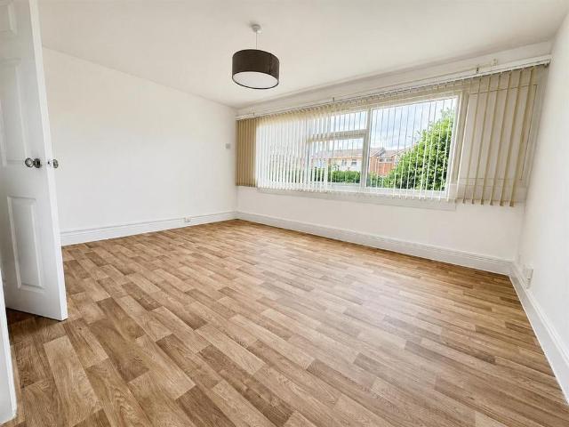 Apartment for rent in Cliff Hill, Green Close