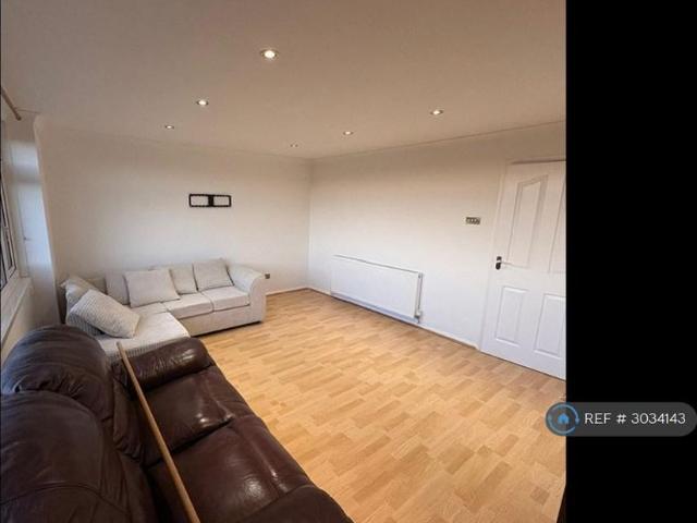 Apartment for rent in Sunbury, Surrey