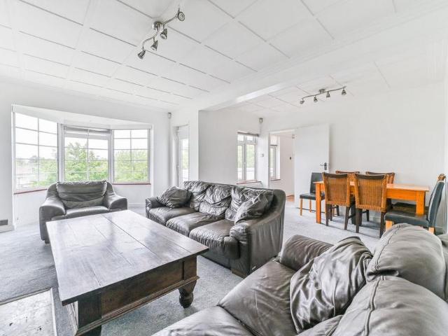 Apartment for rent in Carshalton Beeches, Greater London