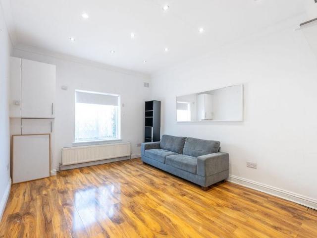 Apartment for rent in London Borough of Hounslow, Greater London