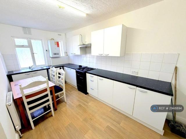 Flat for rent in London Borough of Merton, Greater London