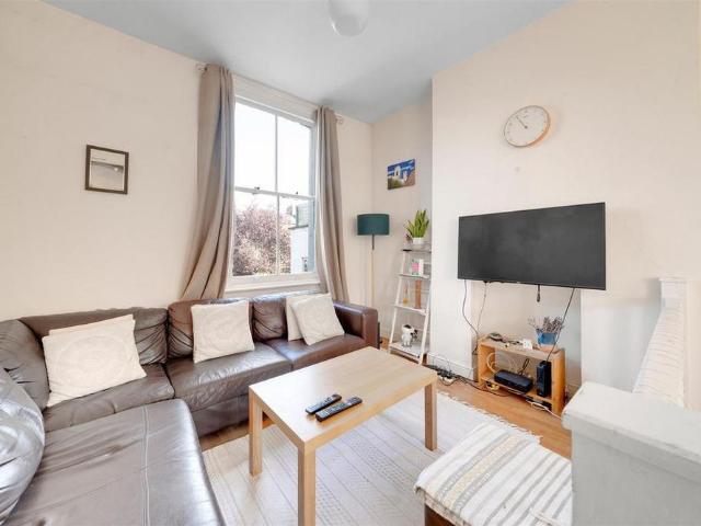 Apartment for rent in Taverner Square, Greater London