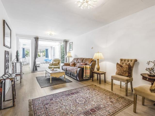 Flat for rent in Bayswater, Greater London