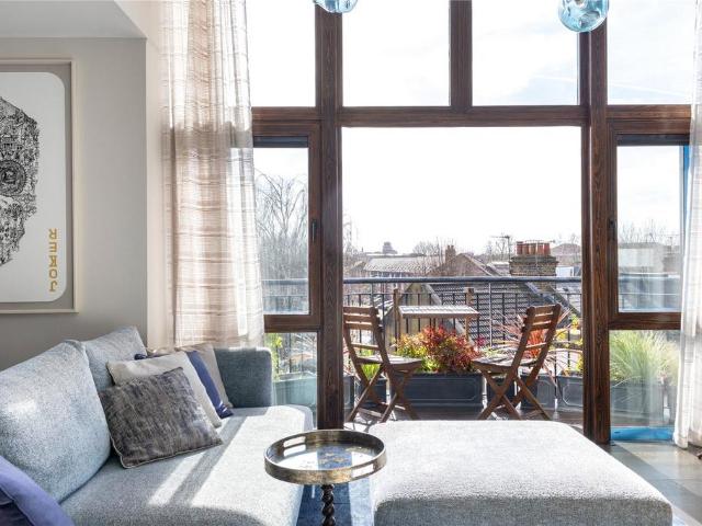 Flat for rent in London Borough of Ealing, Greater London