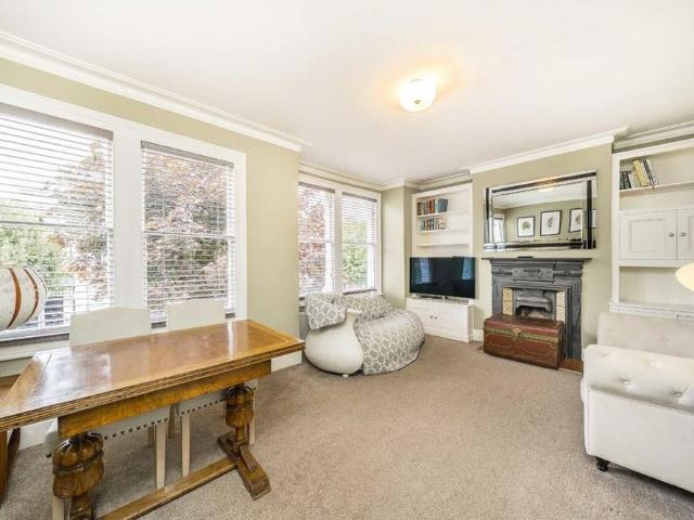 Apartment for rent in Southfields, Greater London