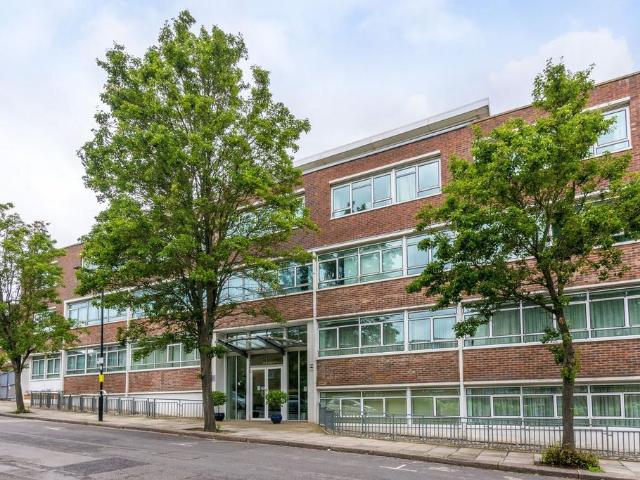 Flat for rent in London Borough of Ealing, Park Royal