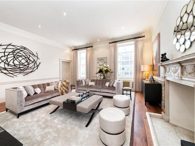 Flat for rent in Brompton, Greater London
