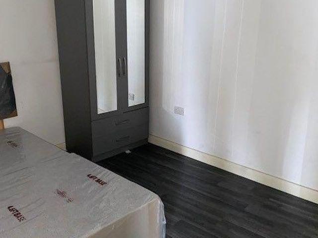 Flat for rent in London Borough of Ealing, Greater London