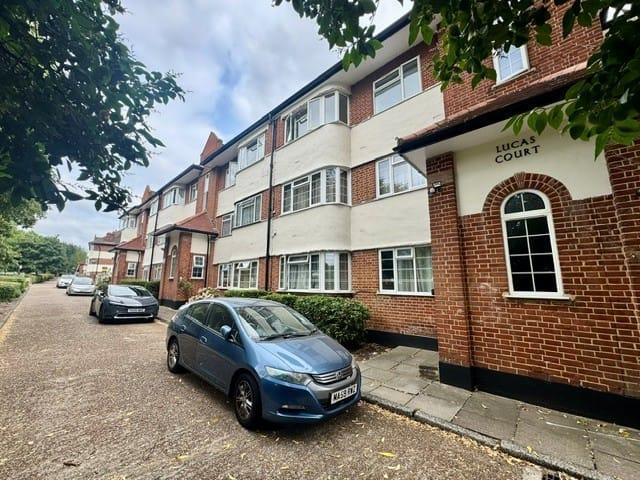 Flat for rent in Lane, Greater London