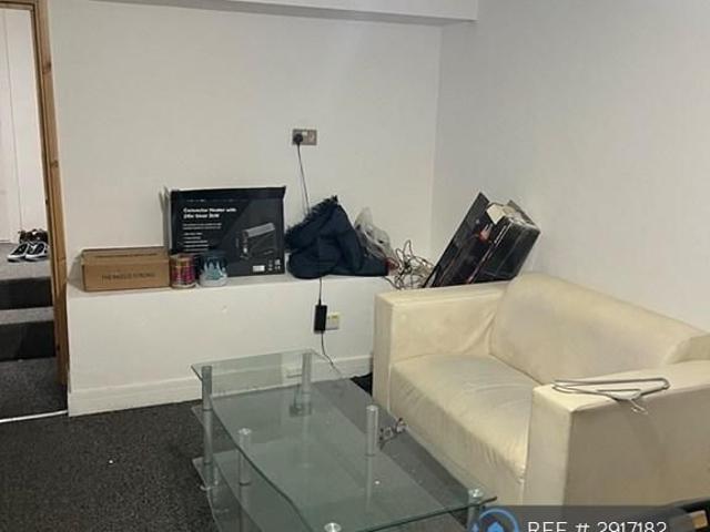 Apartment for rent in Hyde Park, West Yorkshire