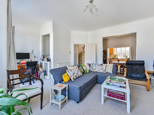Apartment for rent in West Kensington, Greater London