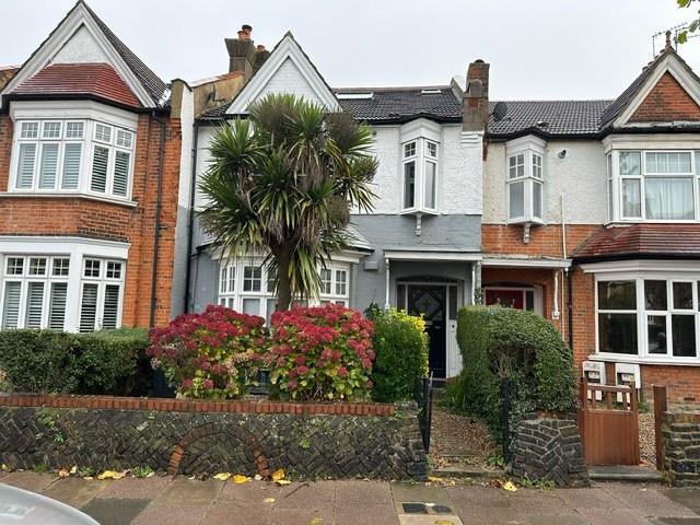 Flat for rent in Bowes, Greater London