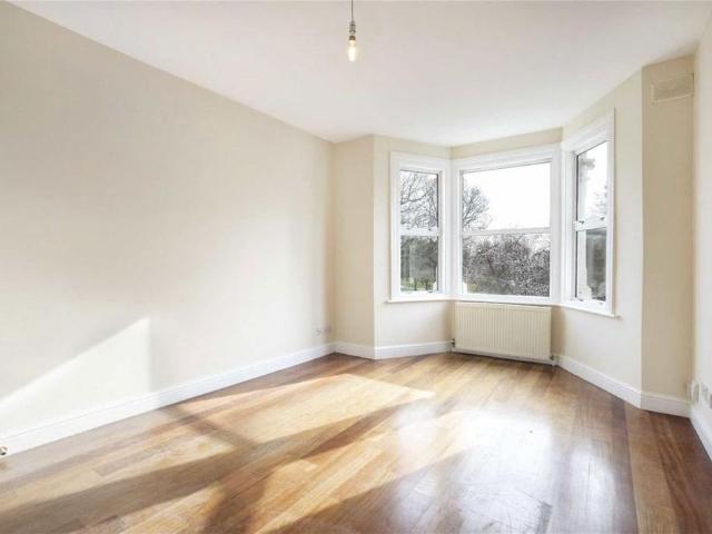 Apartment for rent in London Borough of Merton, Greater London