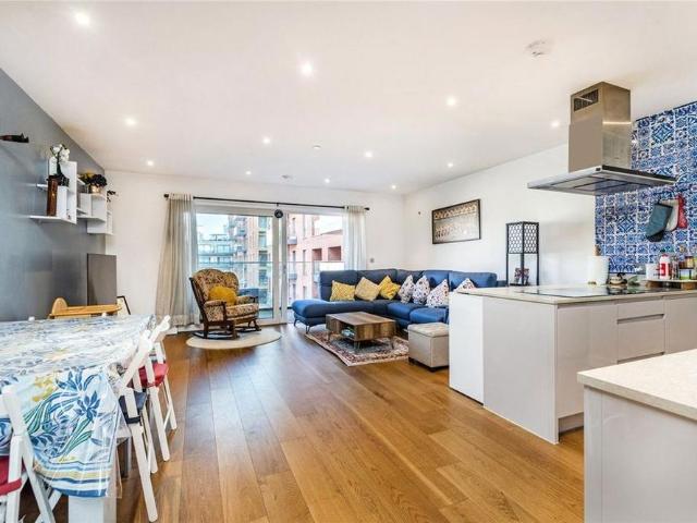 Apartment for rent in Colindale Gardens, Greater London