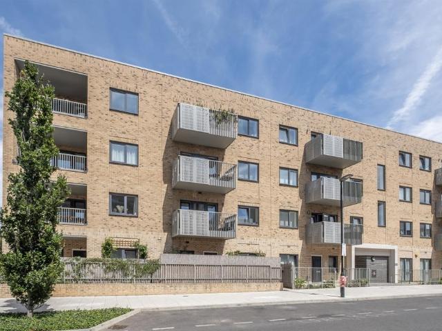 Flat for rent in Springfield Village, Greater London