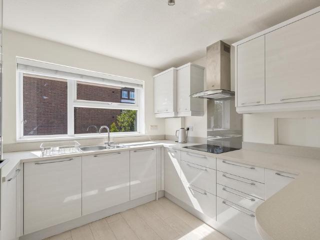 Flat for rent in Cottenham Park, Greater London