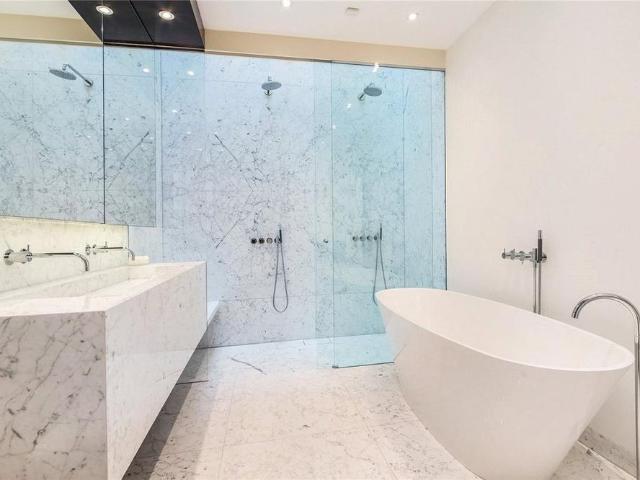 House for rent in East Marylebone, Cat Hill