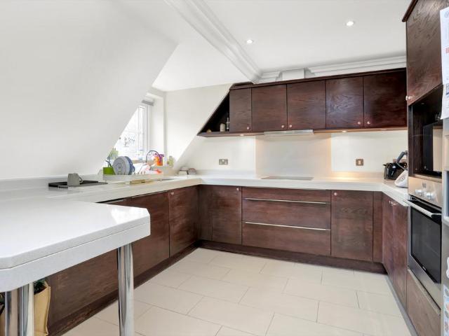 Flat for rent in Blackhills, Surrey