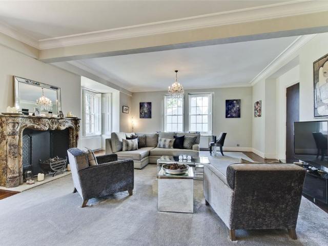 Flat for rent in Blackhills, Surrey