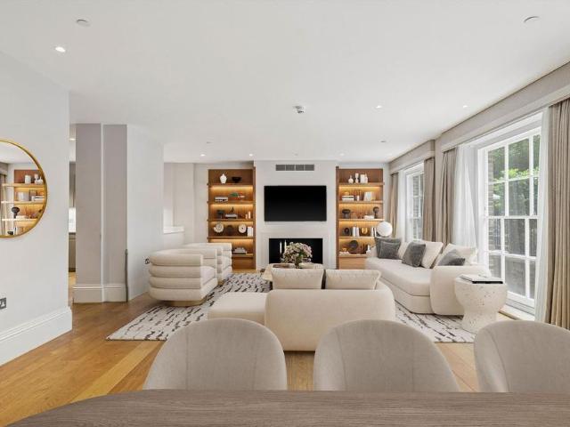 Apartment for rent in Lot's Village, Greater London