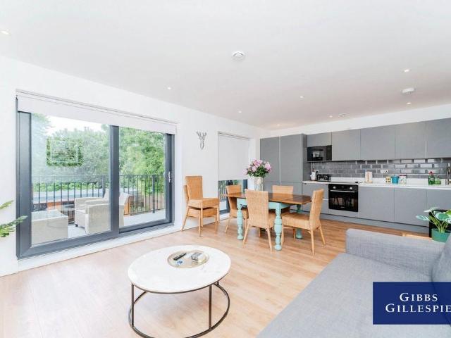 Flat for rent in London Borough of Ealing, Greater London
