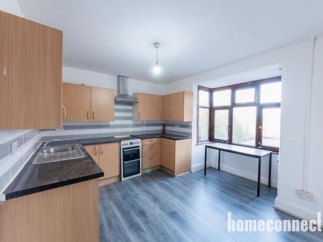 Flat for rent in Fairlop, Greater London