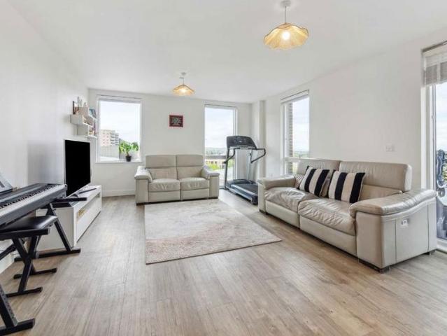 Apartment for rent in Kenton, Greater London