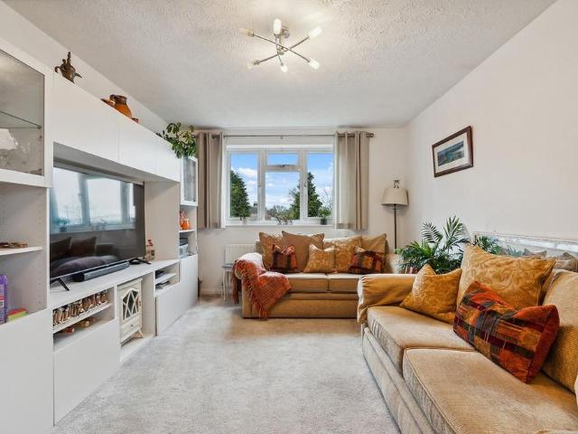 Apartment for rent in Lower Halliford, Surrey