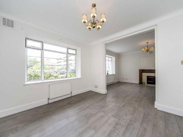 Apartment for rent in West Kensington, Greater London