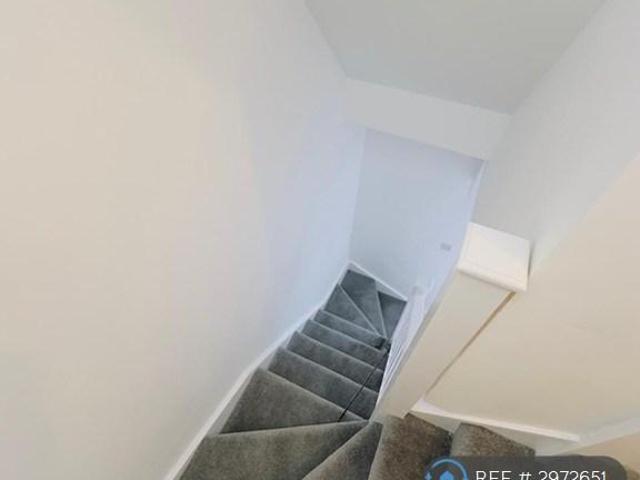 Flat for rent in Lower Halliford, Surrey