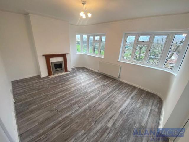 Apartment for rent in Upminster Bridge, Greater London