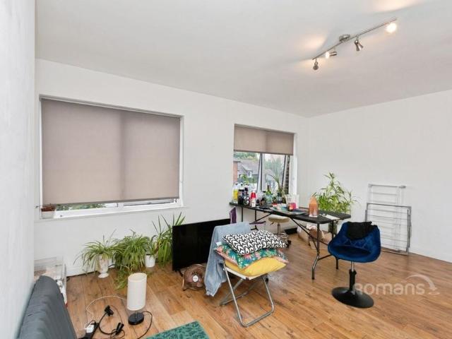 Apartment for rent in Heol-las, Surrey